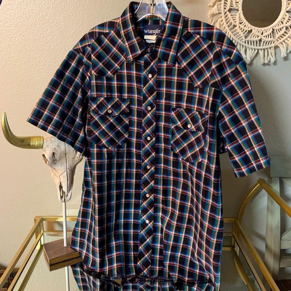 Wrangler western style, pearl snap button up, red Black pattern, size L